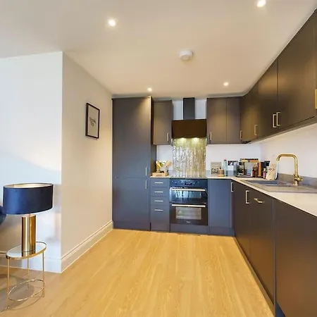 Darlington - 2 Bedroom Luxury By Mint Apartment